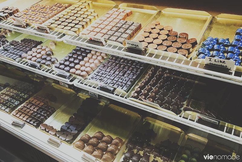 Les chocolats de l’artisane guatémaltèque (et désormais aussi témiscabitibienne) Olga Coronado Mijangos, dans sa boutique Choco Mango (Val-d’Or) Crédit photo: Corinne Stoppelli de Vie Nomade